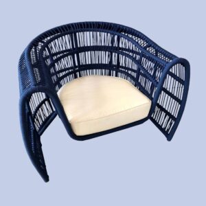 Poltrona Fly com estrutura de alumínio e revestida com Corda Náutica.